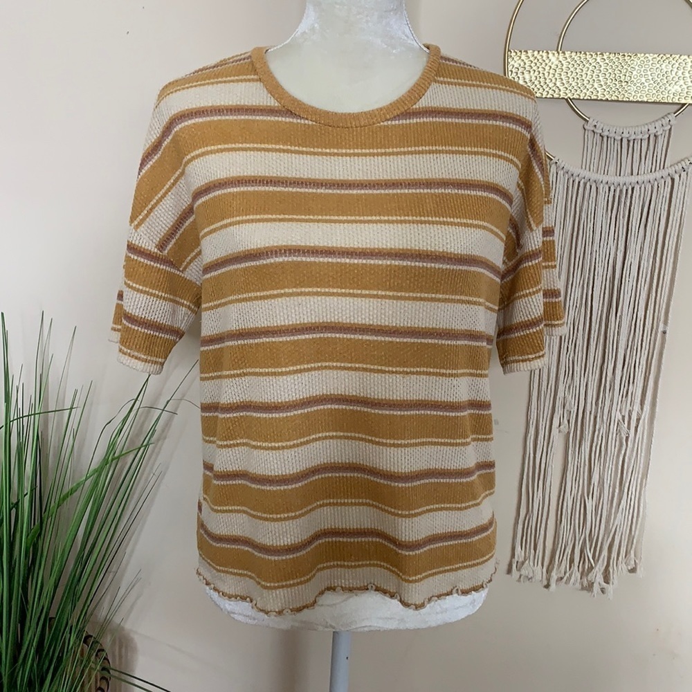 american eagle • striped lettuce edge tee
